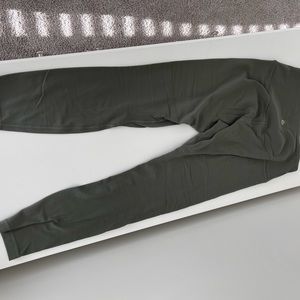 Lululemon aligns size 6, 7/8 length